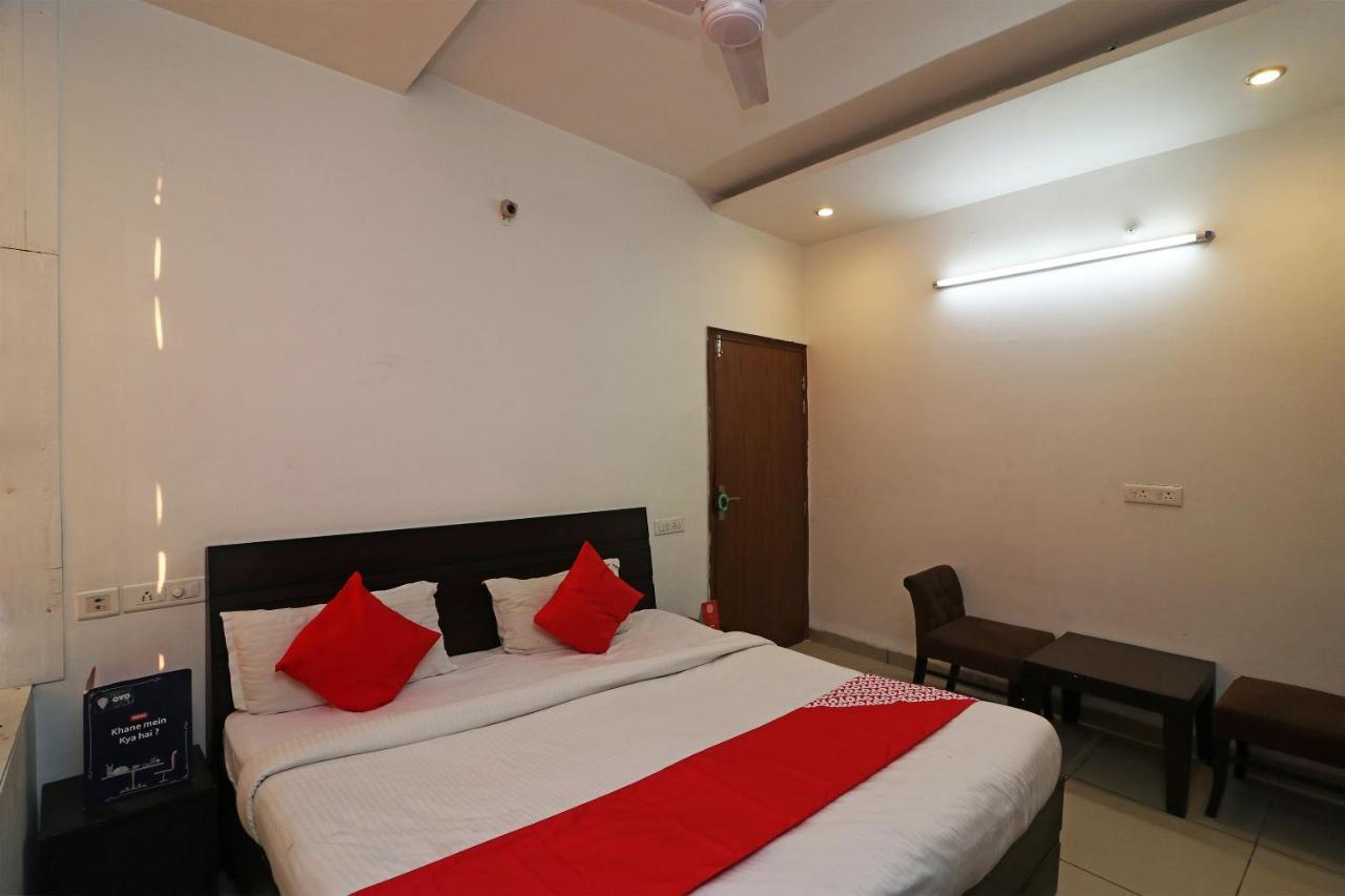 Oyo 22677 Hotel Mehfil Rājpura Exterior foto